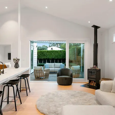 Luxury Central Villa With Spa Pool Prime Location